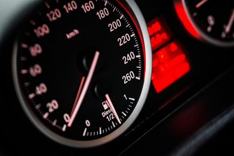 Qu'est-ce qu'un limiteur de vitesse et comment cela affectera-t-il votre voiture ?